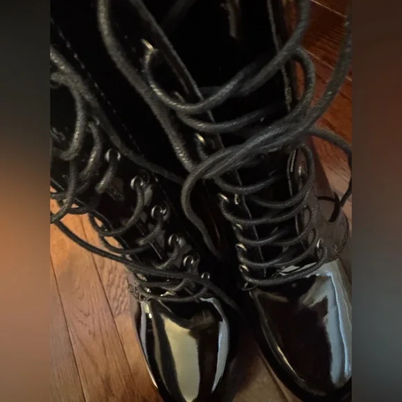 Wild Diva Womens Lace-Up Lug Sole Chunky Block Platform Combat Ankle Booties 8.5 - Picture 4 of 9